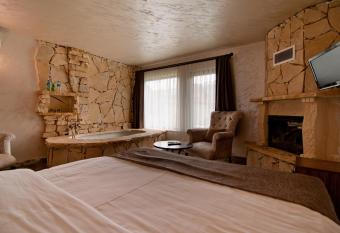 Agva Gizemli Nehir Hotel allows 18 year olds to book a room