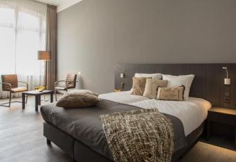 Hotel Bladel allows 18 year olds to book a room