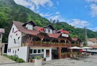 Pensiunea Bety has Balcony rooms