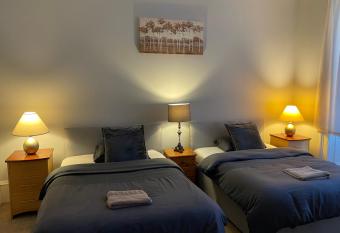 Bank street Townhouse allows 18 year olds to book a room