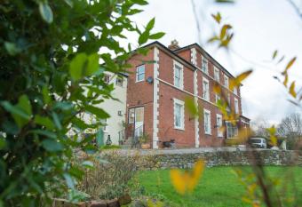 The Lodge at Heathfield allows 18 year olds to book a room