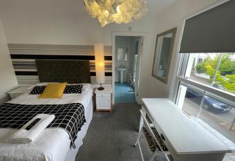 Golden Triangle Rooms allows 18 year olds to book a room