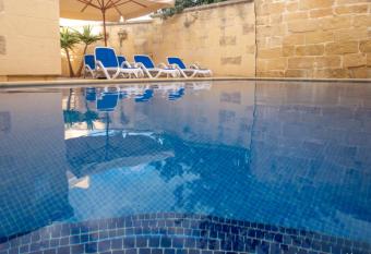 Sunny Villa allows 18 year olds to book a room