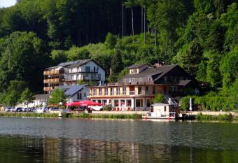 Hotel Roter Kater allows 18 year olds to book a room