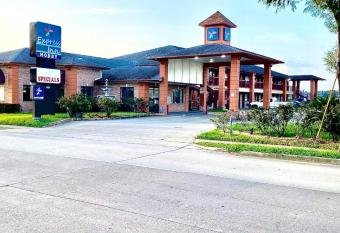 Express Inn Hobby Airport allows 18 year olds to book a room
