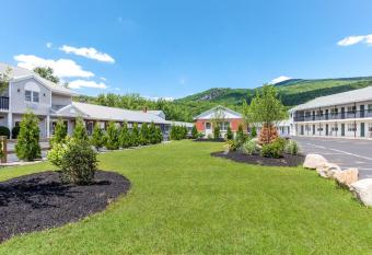 Quality Inn & Suites has Balcony rooms