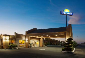 Days Inn by Wyndham Chowchilla Gateway to Yosemite has Smoking rooms