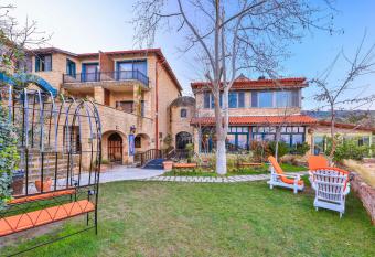 Cetmihan Hotel has Balcony rooms