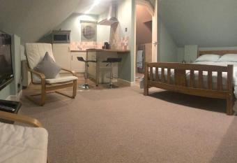 Somersall Park Studio has Balcony rooms