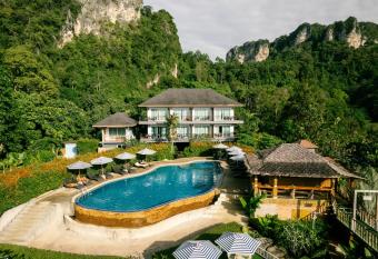 Railay Phutawan Resort has Balcony rooms