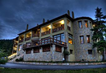 Melegos Inn Hotel has rooms with a private hot tub