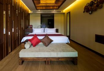Aonang Phu Pi Maan Resort & Spa - SHA Extra Plus has rooms with a private hot tub