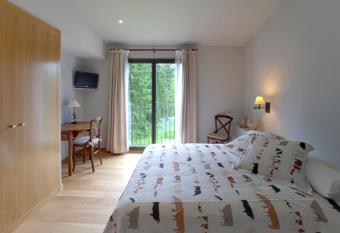 Hotelet Del Bac allows 18 year olds to book a room