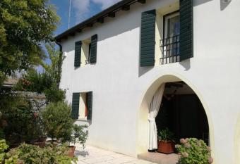 B&B LE ORTENSIE allows 18 year olds to book a room