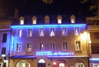 H  tel de France allows 18 year olds to book a room