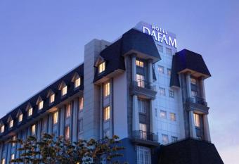 Hotel Dafam Semarang allows 18 year olds to book a room