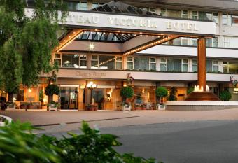 Chateau Victoria Hotel and Suites allows 18 year olds to book a room