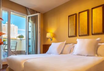 Sterling has Balcony rooms