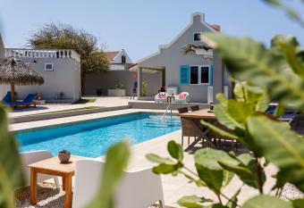 Aruba Boutique Apartments - Adults Only has Balcony rooms