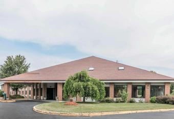 Quality Inn Grand Rapids North allows 18 year olds to book a room