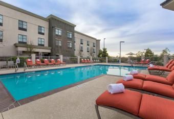 Hampton Inn & Suites San Diego/Poway allows 18 year olds to book a room