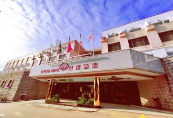 Hotel Riviera Macau allows 18 year olds to book a room