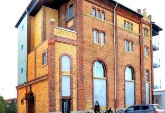 1880 Lofthaus has Balcony rooms