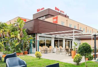 Ibis Valencia Alfafar allows 18 year olds to book a room