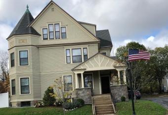 Penley House Bed & Breakfast has Balcony rooms