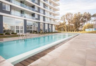 Torre One II Punta Del Este allows 18 year olds to book a room