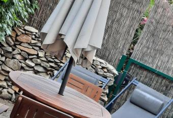 Coquet T2 ,terrasse,parking ,4 kms d Avignon has Balcony rooms