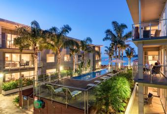 Edgewater Palms Apartments has Balcony rooms