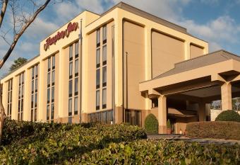 Hampton Inn Atlanta-North Druid Hills allows 18 year olds to book a room