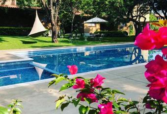 Hotel Amate del Rio allows 18 year olds to book a room