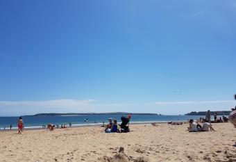 Bunny Meadows Farmhouse carmarthen pembrokeshire and skanda vale has rooms with a private hot tub