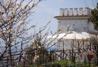 La Torretta Bianca has Balcony rooms