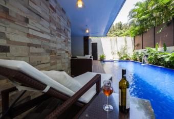 Frangipani Villa has Balcony rooms