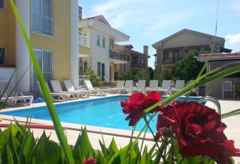 Karaca Apart Hotel has Balcony rooms