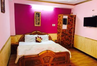 Delightful Stay between the valley has Balcony rooms