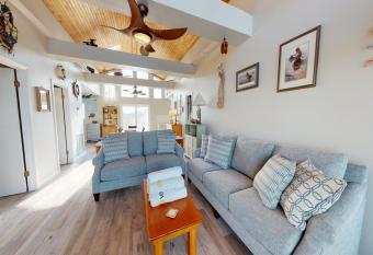 Taylor's Perch has Balcony rooms