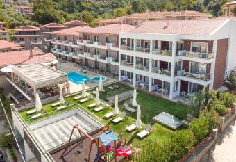 Ntinas Filoxenia Hotel & Spa has Balcony rooms