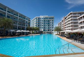 GrandBlue Condo 602 by malai has Balcony rooms