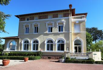 Ch  teau Blanchard allows 18 year olds to book a room