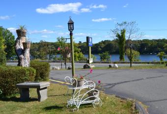 Mount Holyoke Inn allows 18 year olds to book a room