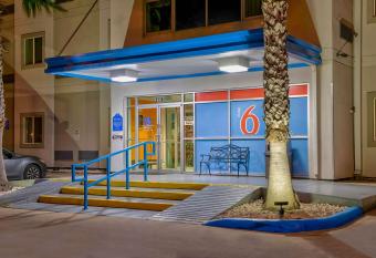 Motel 6 Eagle Pass Lakeside allows 18 year olds to book a room