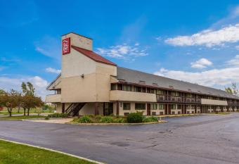 Red Roof Inn Saginaw - Frankenmuth allows 18 year olds to book a room