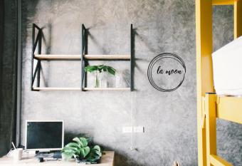 La moon has Balcony rooms