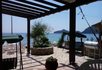 Evgenios Studios has Balcony rooms