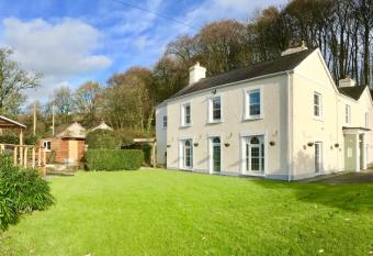 Dol Llan Mansion has Balcony rooms