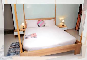 Chez Ouly has Balcony rooms